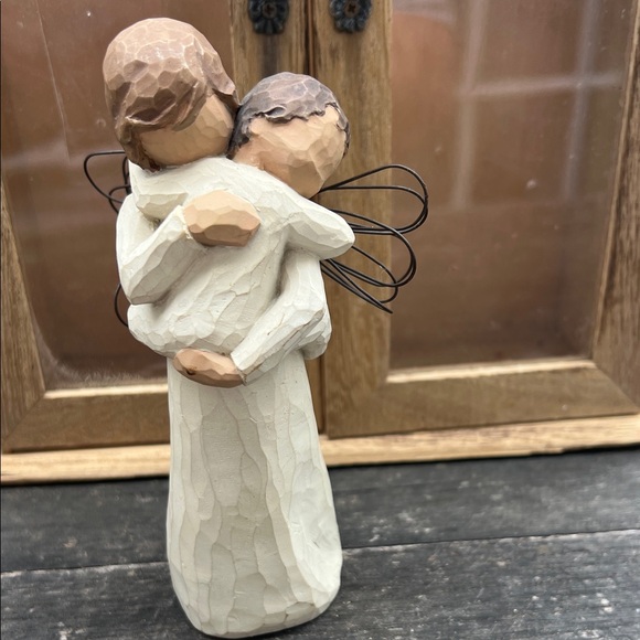 Demdaco Family Embrace Sculpture - Cream and Tan - Picture 8 of 9